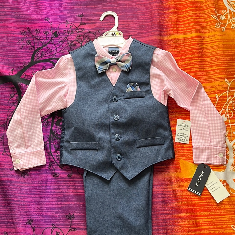 Nautica 4 pc suit size 4